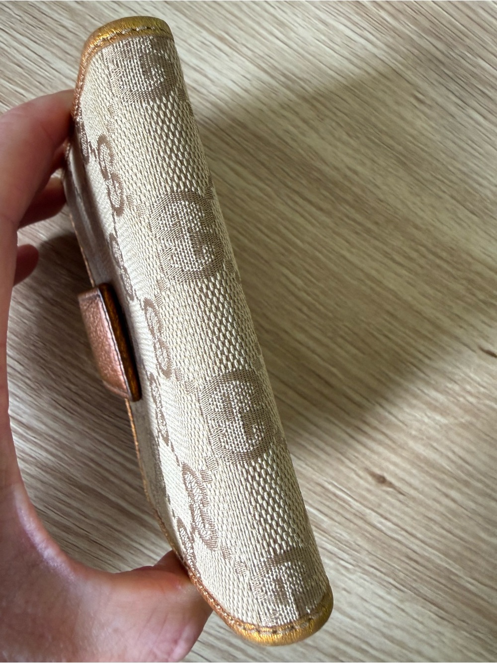 Limited Edition Gucci Beige Monogram Canvas Wallet with a Gold Metallic Leather - Picture 11 of 12